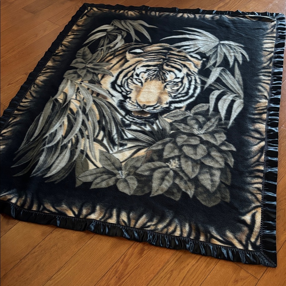 🌿🌼Handmade black, gold with Tiger blanket 60” by 52” soft and comfortable 🌼🌿